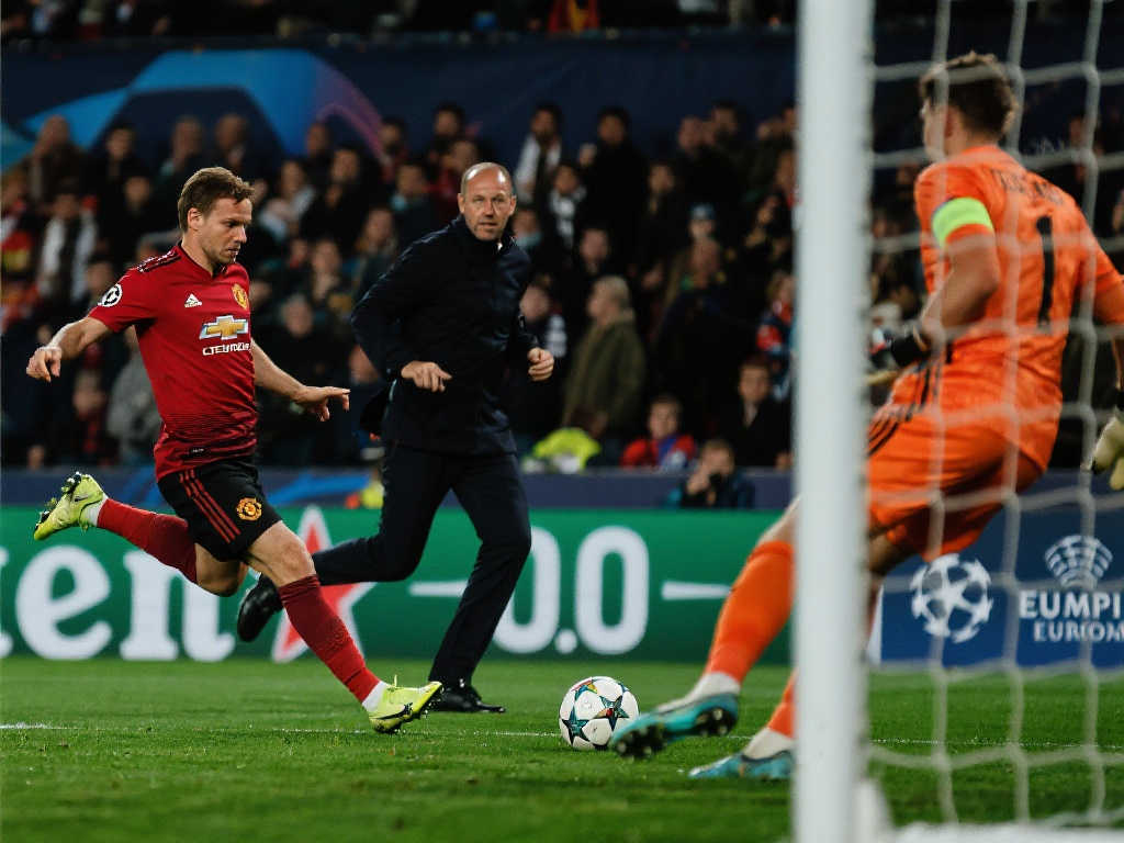 在球场外的 在球场外的